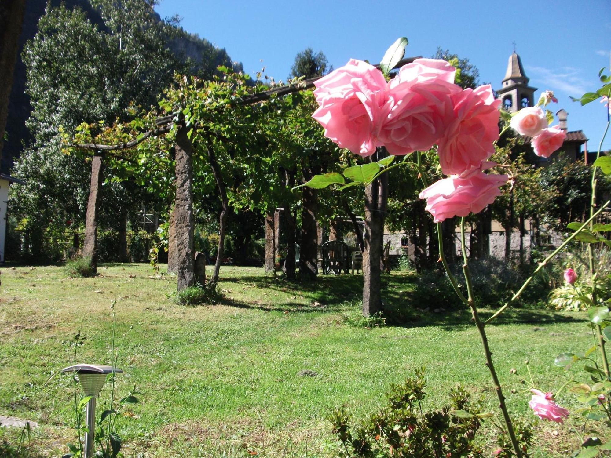 Grotto Pergola Acomodação com café da manhã Giornico Exterior foto